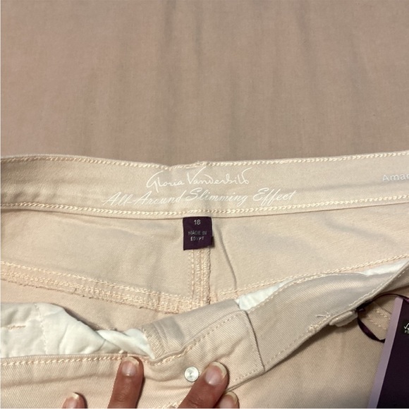 NWT All-Around Slimming Effect Capri GV - Picture 2 of 4